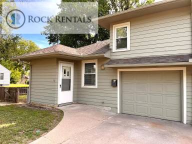 Main picture of 718 N Poplar St