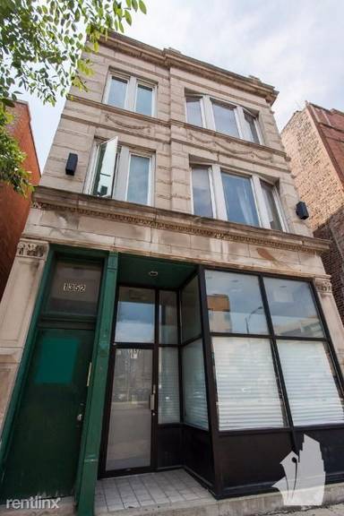 Main picture of 1352 N Western Ave