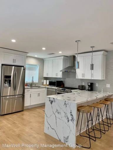 Main picture of 15210 Runnymede St