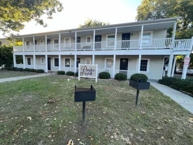 Main picture of 402 S Holly St