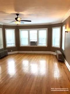 Main picture of 6441 N Claremont Ave