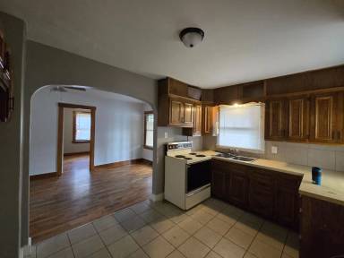 Main picture of 535 NE Sumner St