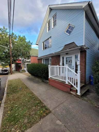 Main picture of 118 S Sherman St