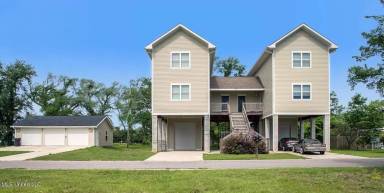 Main picture of 153 Markham Dr