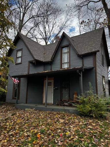 Main picture of 520 E 2nd St