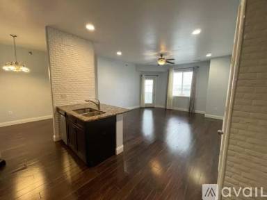 Main picture of 4912 Ottawa St