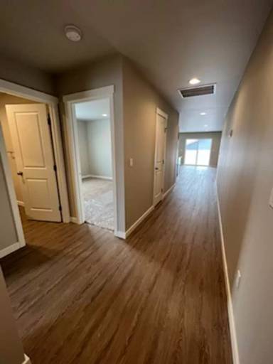 Main picture of 1090 S New Oak Ln