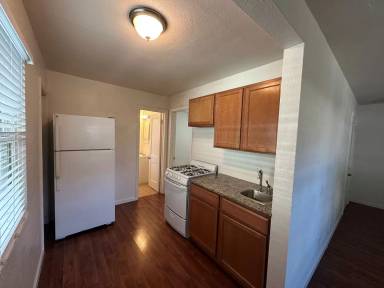 Main picture of 829 N 4th Ave