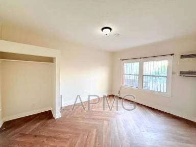 Main picture of 1614 N Kenmore Ave