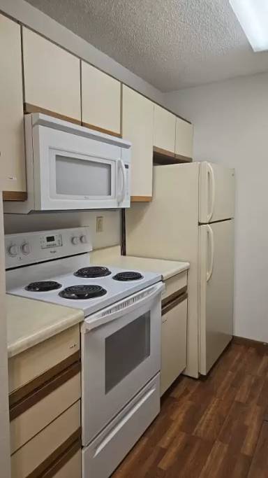 Main picture of 425 6th Ave