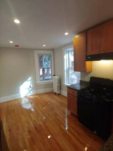 Main picture of 70 Joy St