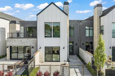 Main picture of 2530 W Iron Coop St