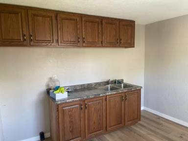Main picture of 121 W Bluff St