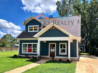 Main picture of 207 Grove Ave NW