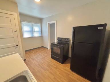 Main picture of 383-385 Thurston Rd