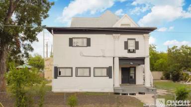 Main picture of 904 Arbor Pl