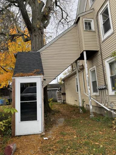 Main picture of 909 N Capitol Ave