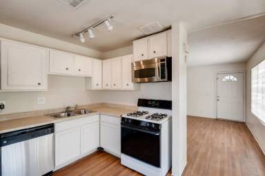 Main picture of 1883 Corvette St