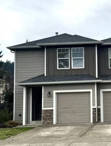 Main picture of 223 Pioneer Dr