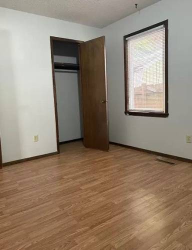 Main picture of 1045 S Lexington Ave