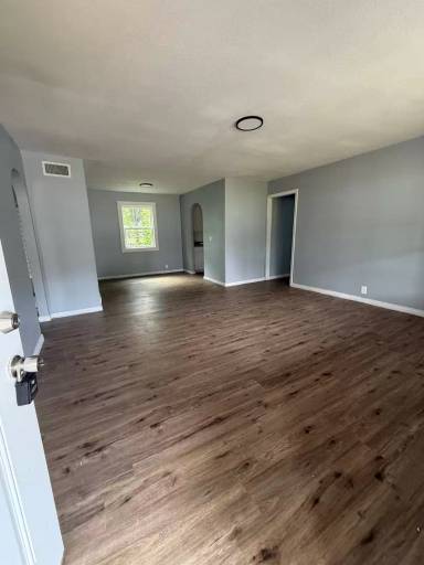 Main picture of 2325 N Poplar St