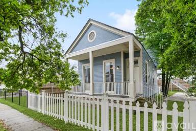 Main picture of 2535 Upperline St