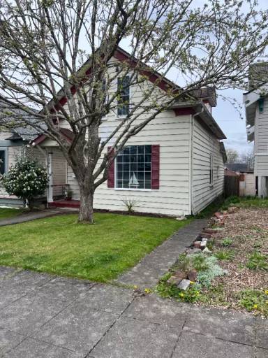 Main picture of 2421 Rockefeller Ave