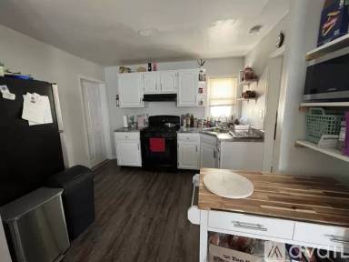 Main picture of 123 Commonwealth Ave