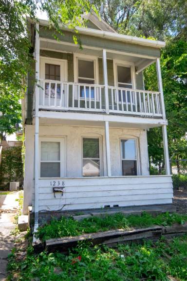 Main picture of 1238 S 15th St