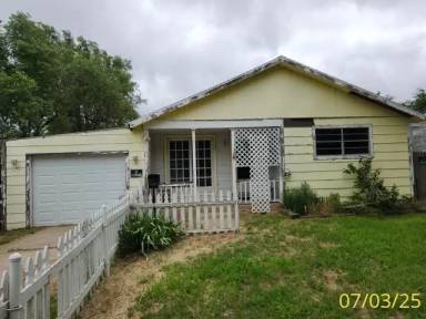 Main picture of 724 N Dwight St