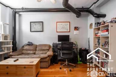 Main picture of 604 W Addison St