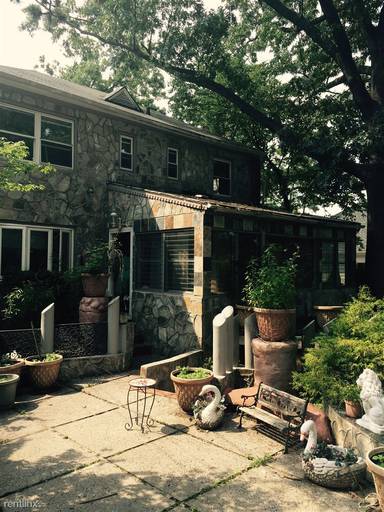 Main picture of 555 W 252nd St