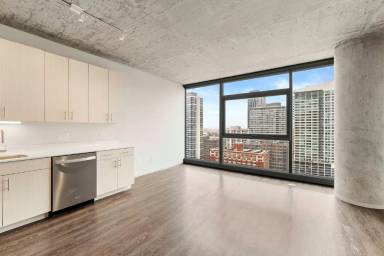 Main picture of 721 S Clark St