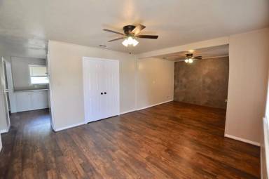 Main picture of 1315 W Ball St