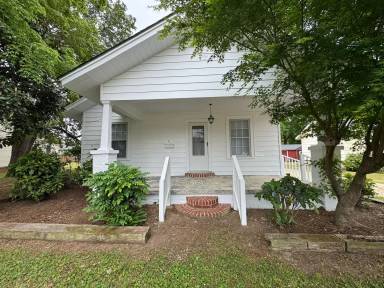 Main picture of 307 E F St