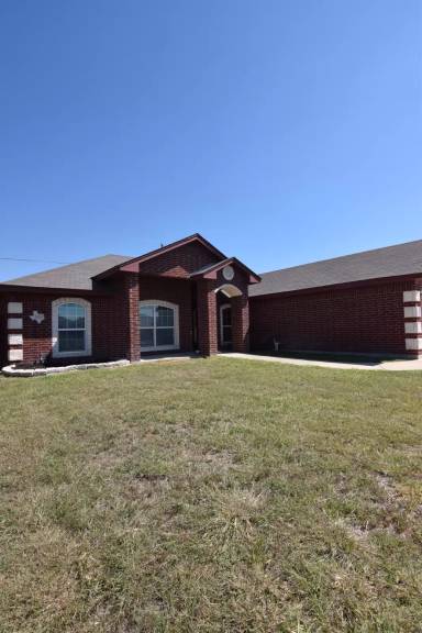 Main picture of 3603 Dewitt County Ct