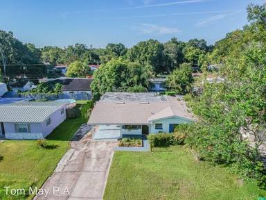 Main picture of 1516 W River Ln