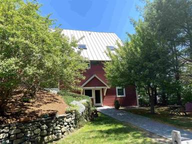 Main picture of 16 Hemlock Ridge Dr