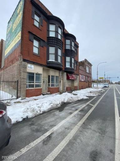 Main picture of 615 E Pershing Rd