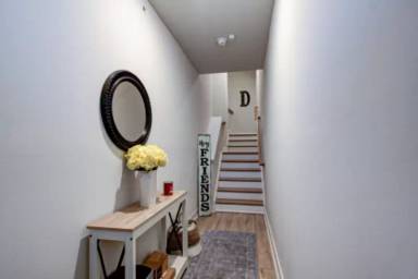 Main picture of 140 Gaslight Aly