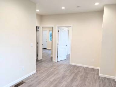 Main picture of 2420 Foothill Ave