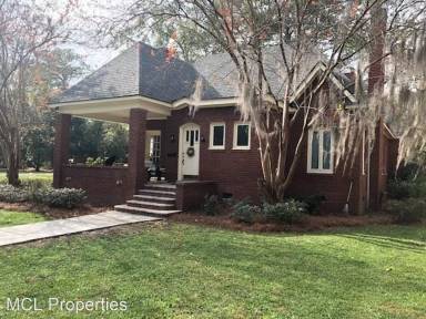 Main picture of 2 Brookwood Cir
