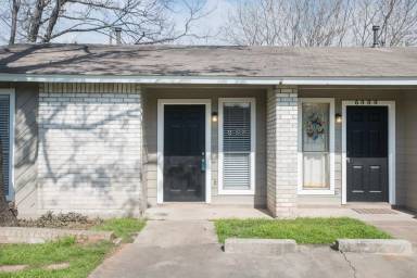 Main picture of 6000 Tracy Lynn Ln