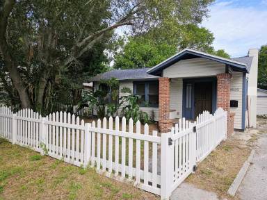 Main picture of 3525 Iris St N