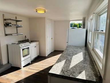 Main picture of 415 16th St W