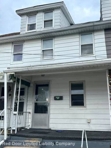 Main picture of 7 Angle Ave