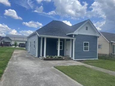 Main picture of 1616 8th Ave