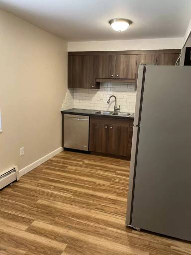Main picture of 4735 Holland St
