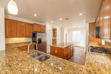 Main picture of 462 N Palo Alto St