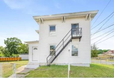 Main picture of 104 Oak St